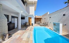 Casas 01 OU 02 - Piscina, Churrasqueira, 150 mt mar, quartos com ar condicionado, Tv smart 43, ventilador